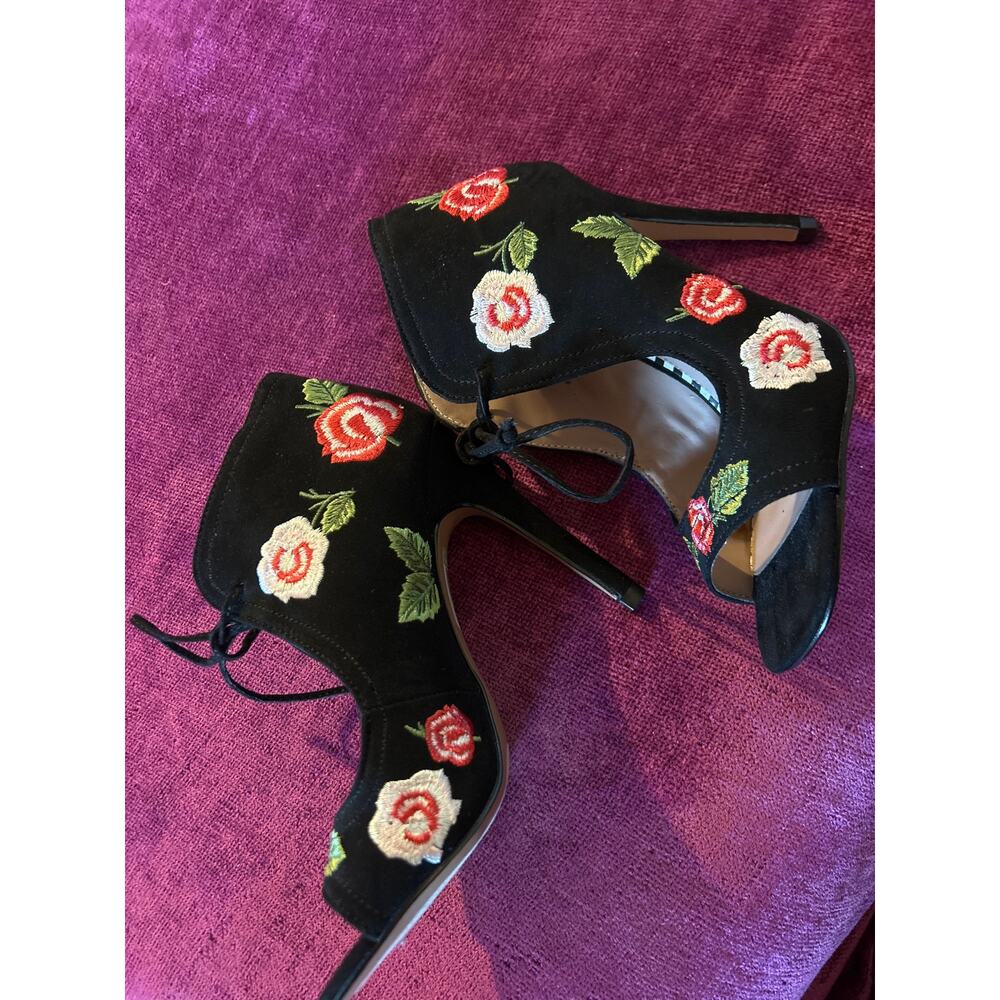 BETSEY JOHNSON Caroline Embroidered Heels Shoes COQUETTE ROMANTIC Size 5 Black - Picture 3 of 5